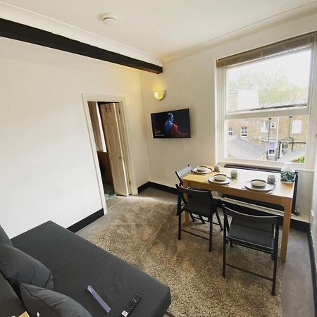 Complete 1 Bedroom Apartment With Wi-Fi, Kitchen, Tv In Heart Of Chiswick, London Eksteriør billede