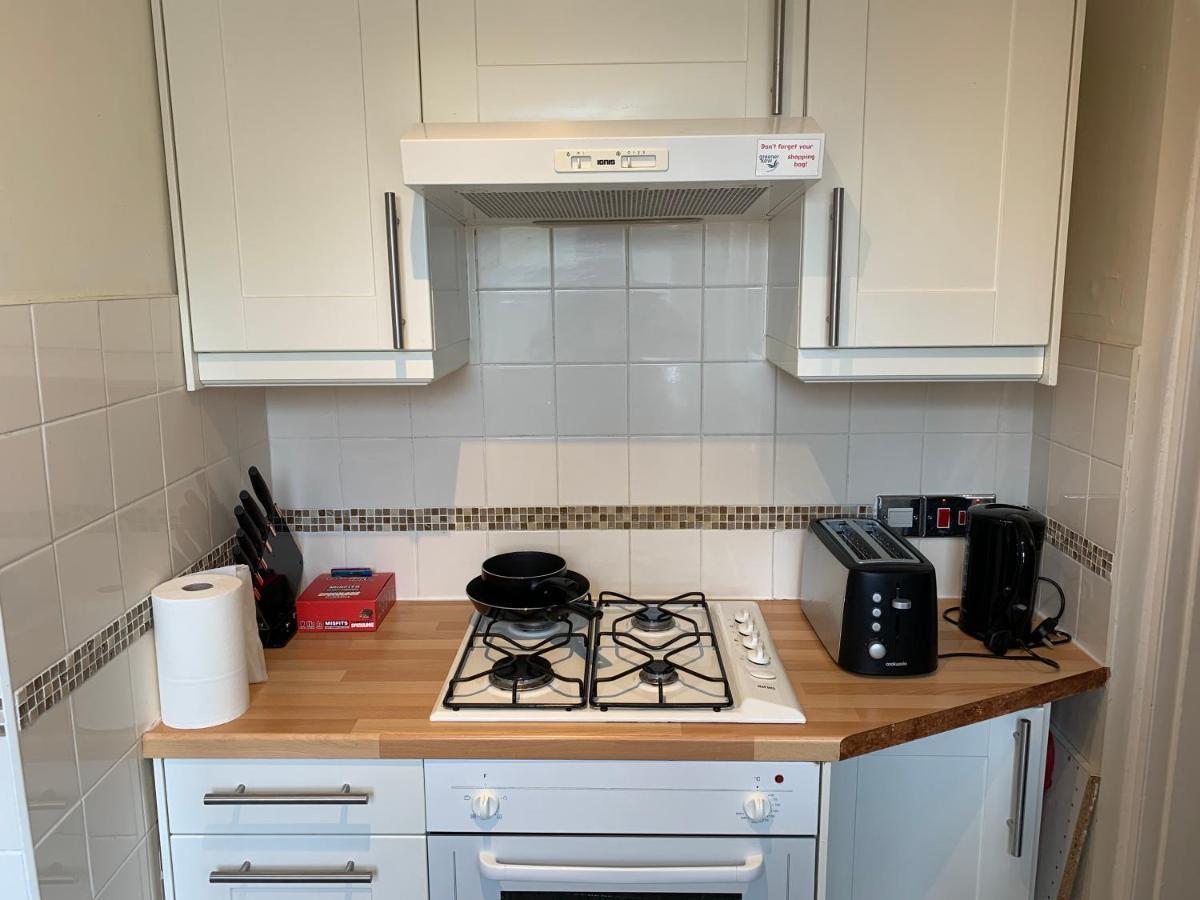 Complete 1 Bedroom Apartment With Wi-Fi, Kitchen, Tv In Heart Of Chiswick, London Eksteriør billede