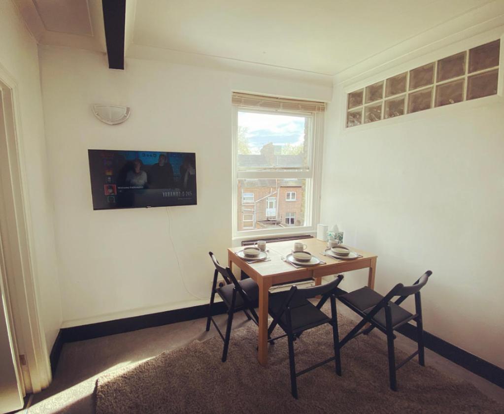 Complete 1 Bedroom Apartment With Wi-Fi, Kitchen, Tv In Heart Of Chiswick, London Eksteriør billede
