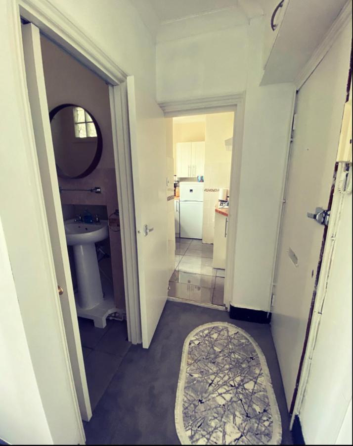 Complete 1 Bedroom Apartment With Wi-Fi, Kitchen, Tv In Heart Of Chiswick, London Eksteriør billede