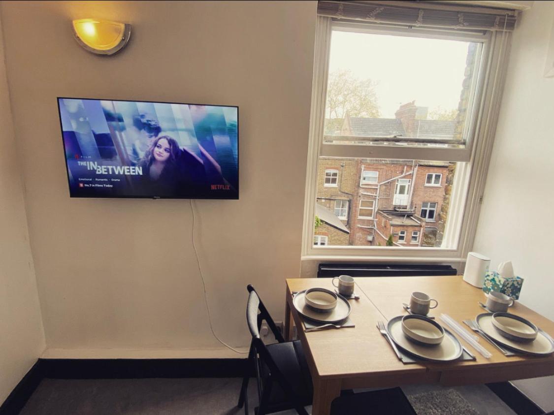 Complete 1 Bedroom Apartment With Wi-Fi, Kitchen, Tv In Heart Of Chiswick, London Eksteriør billede